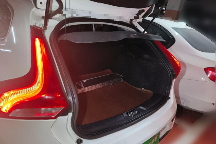 Used Volvo V40 2016 T3 Zhiyi Edition
