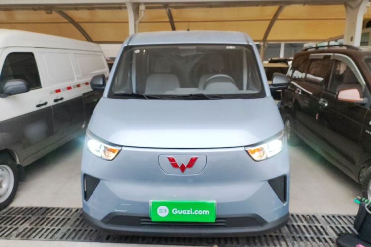 Used Wuling Yangguang 2024 300KM Comfort Version Passenger Van 75kW
