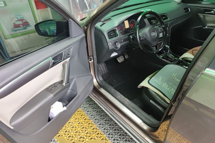 Used Volkswagen Cross Lavida 2014 1.6L Automatic Driver Seat