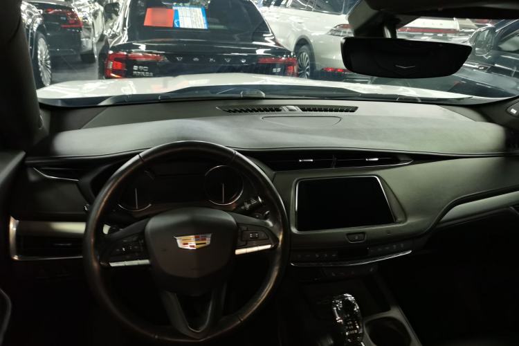 Used Cadillac XT4 2020 Revised Version 28T Two-Wheel Drive Leading Edition Center Console