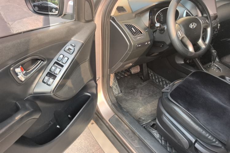 Used Hyundai ix35 2013 2.0L Automatic Two-Wheel Drive Smart GLS China IV Standard