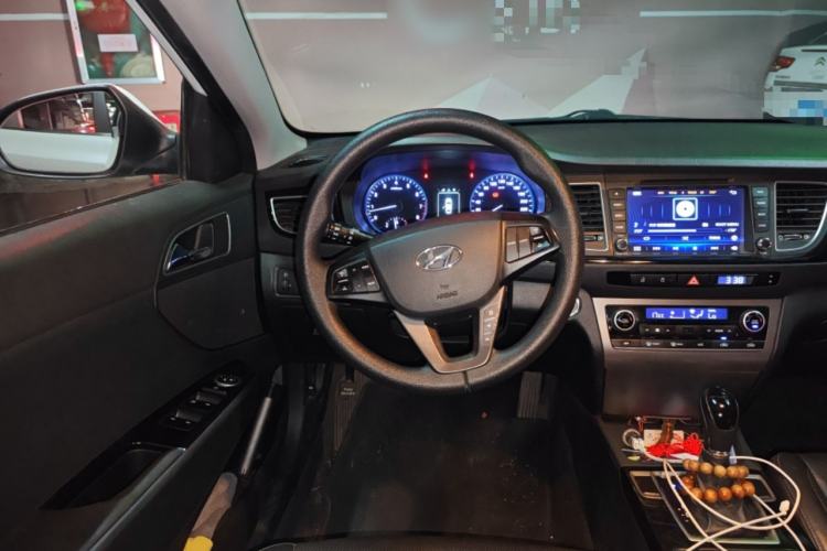 Used Hyundai Mistra 2014 1.8L Automatic Smart GLS Steering Wheel