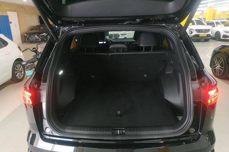 Used Geely Auto Monjaro L 2024 2.0TD DCT EVO Two-Wheel Drive Long-Range Version Trunk