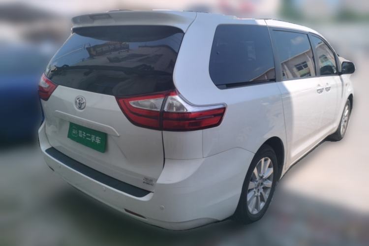 Used Toyota SIENNA  Rear Right 45 Deg