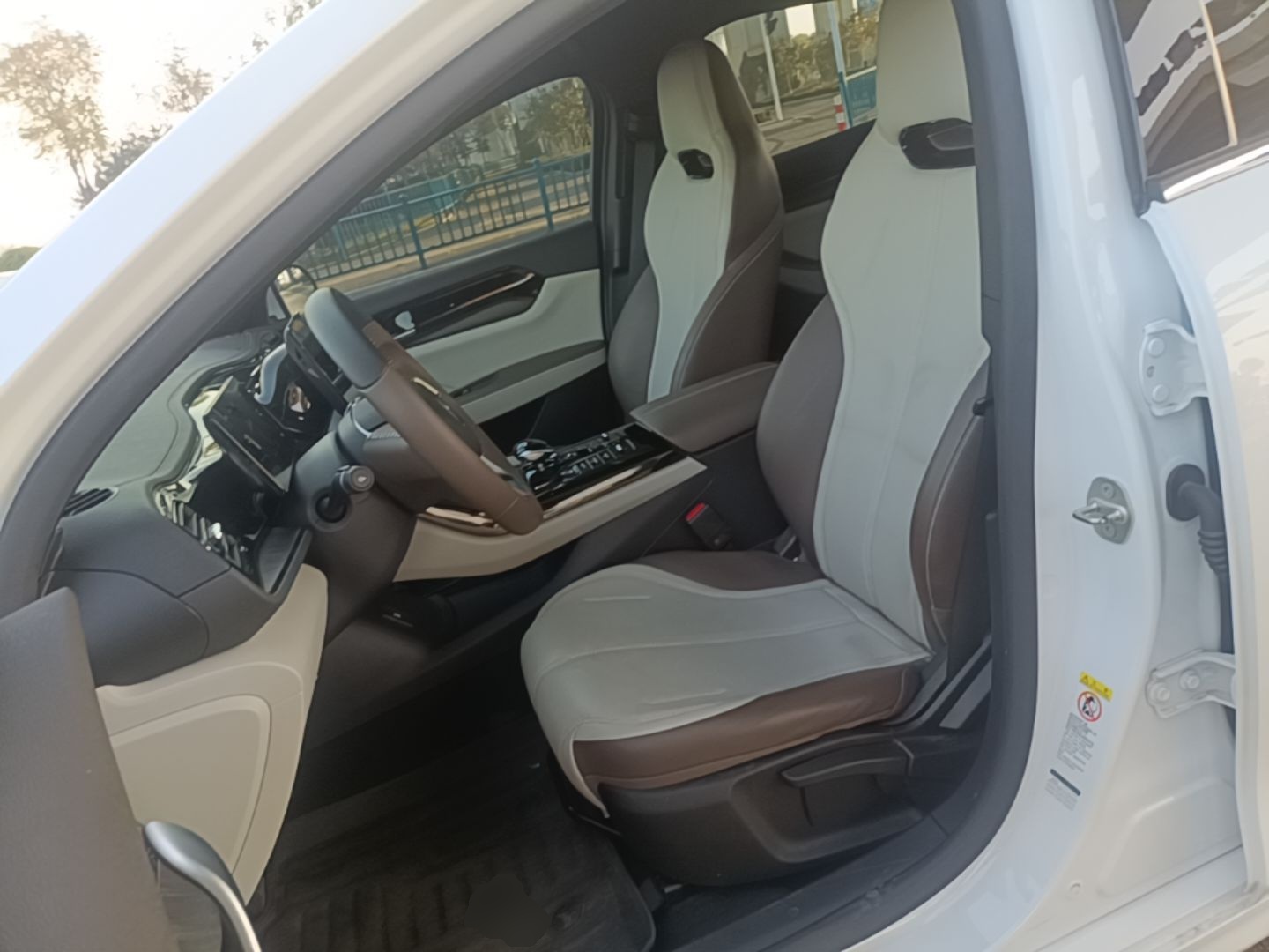 BYD Qin PLUS 2024 HONOR Edition DM-i 55KM Leading Model — снимка 17
