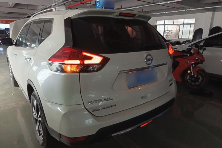 Used Nissan X-Trail 2017 2.5L CVT Leading Edition 4WD Rear Left 45 Deg