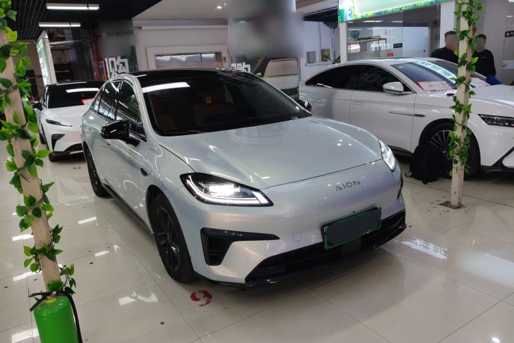 Used AION RT 2025 520 Smart Luxury Edition Front Right 45 Deg