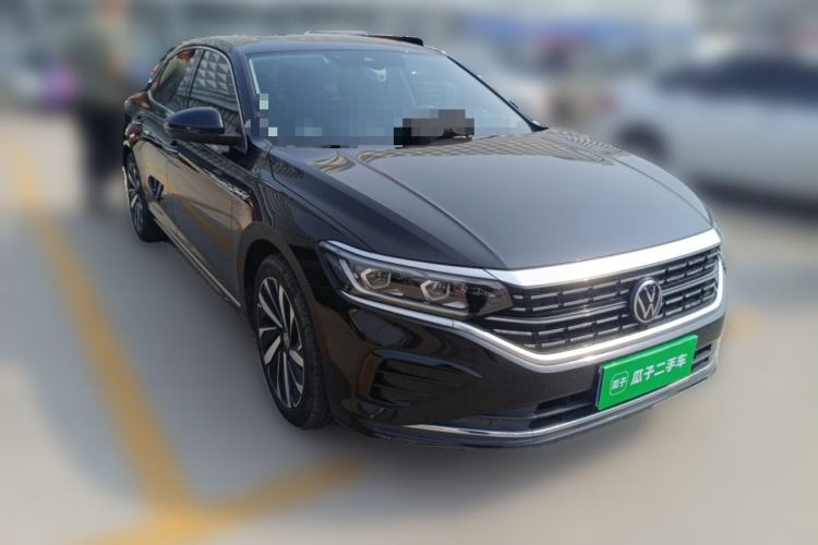 Used Volkswagen Passat 2022 330TSI Luxury Edition Front Right 45 Deg