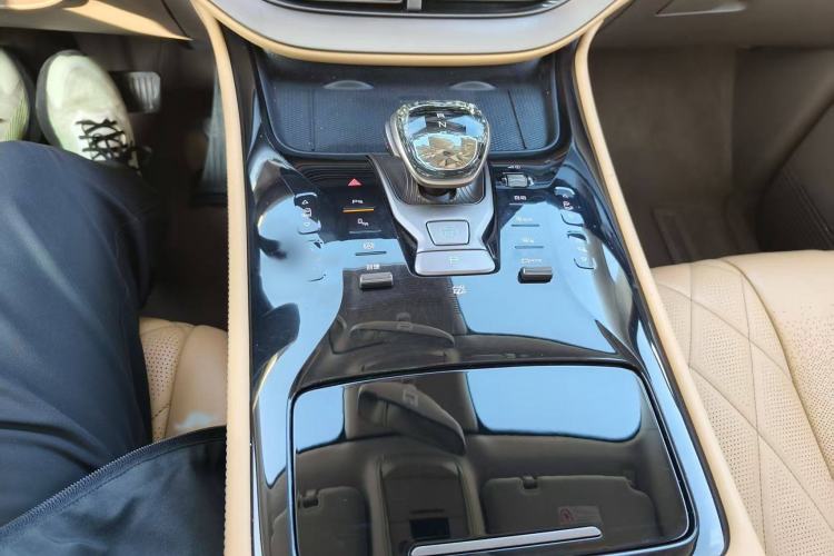 Used Denza D9 2022 EV 600 Four-Wheel Drive Prestige Model