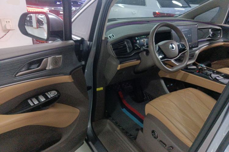 Used Denza D9 2022 DM-i 970 Four-Wheel Drive Flagship Model
