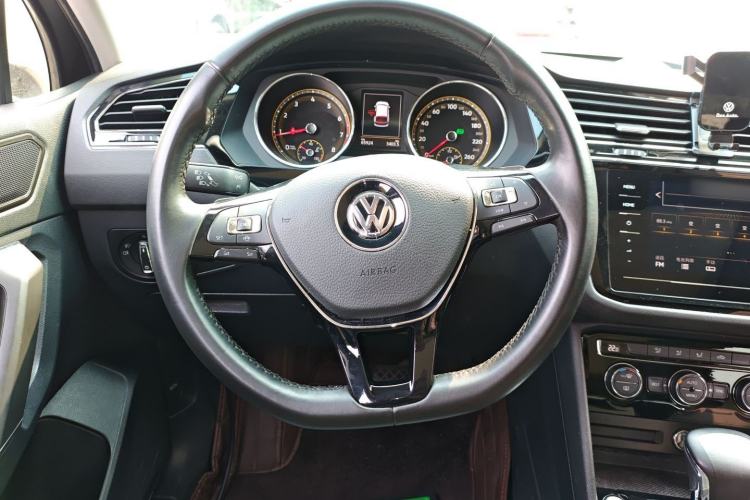 Used Volkswagen Tiguan L 2019 Updated Version 330TSI Automatic Two-Wheel Drive Panoramic Comfort Edition China VI Standard Steering Wheel