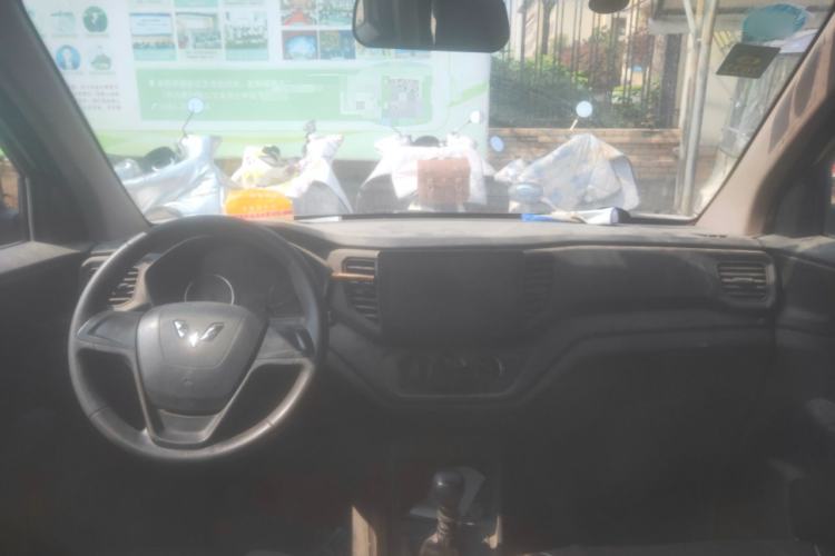 Used Wuling Hongguang V 2019 1.5L Base Window-Sealed Vehicle China VI LAR Center Console
