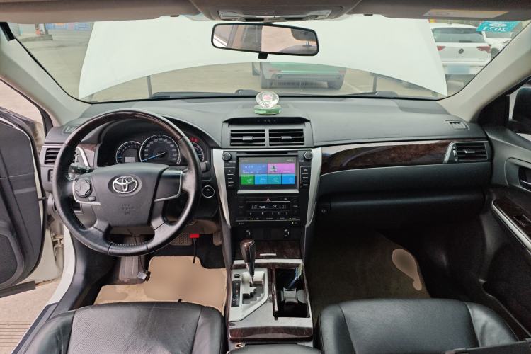 Used Toyota Camry 2015 2.0G Premier Edition Center Console