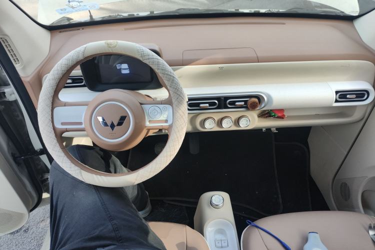 Used Wuling Hongguang MINIEV 2024 3rd Generation 215km Youth Edition Center Console