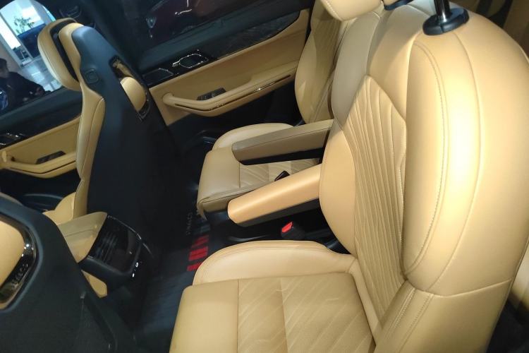 Used Lynk & Co 09 2021 2.0T Halo Six-Seater
