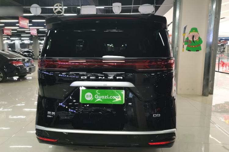 Used Denza D9 2022 DM-i 1040 Prestige Model