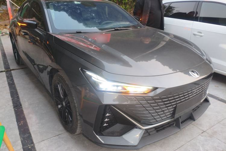 Used Changan UNI-V 2022 1.5T Prestige Version