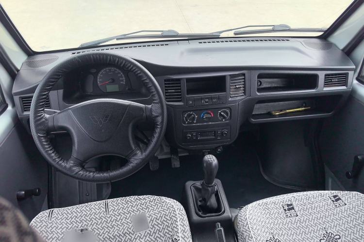 Used Wuling Zhiguang 2015 1.2L Practical LS-I Model
