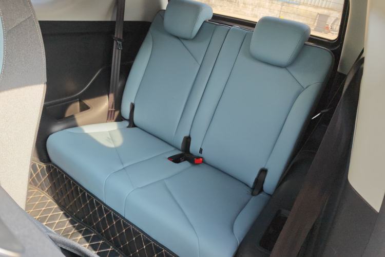 Used Chery QQ Little Ant 2022 Revised Version Sweet Pink Edition Half-Sugar Version Lithium Iron Phosphate 30.7 kWh 30 kW 301 km Left Rear Seat