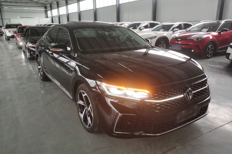 Used Volkswagen Passat 2023 330TSI Starry Luxury Edition Exterior 1