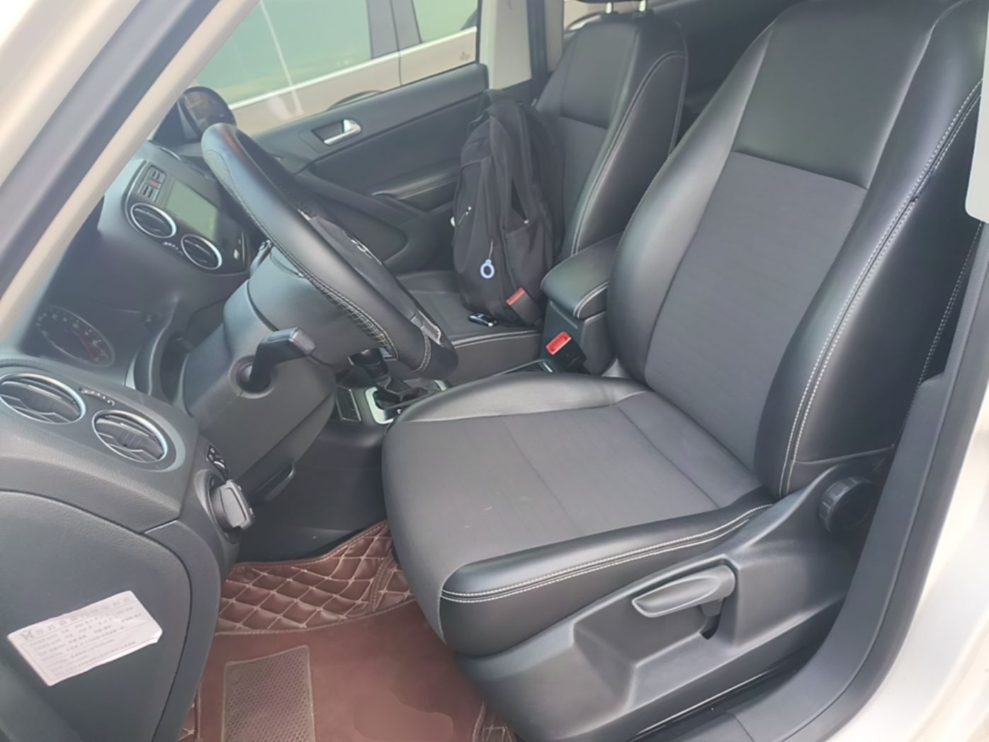 Vordere Reihe im Auto