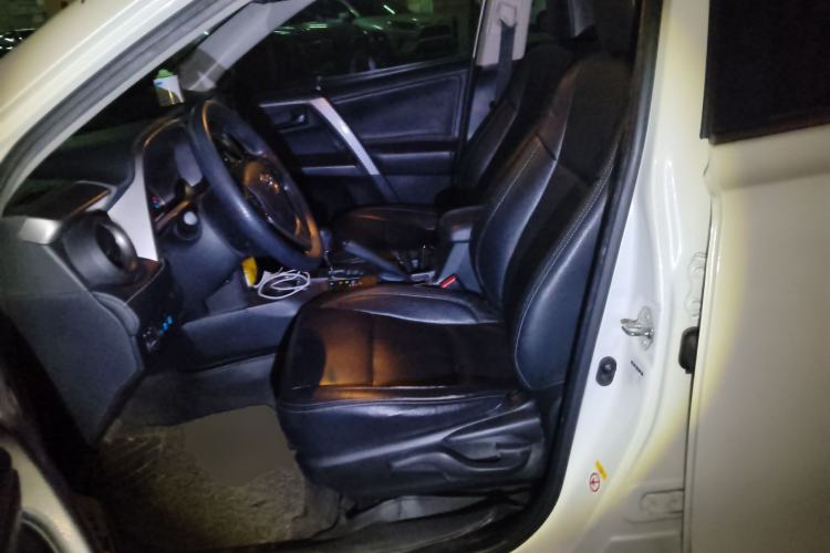 Used Toyota RAV4 2016 2.0L CVT Two-Wheel Drive Fashion Edition China V Standard