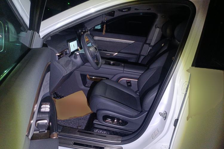 Used Dongfeng eπ eπ008 2024 210Max Range-Extended Version 6 Seats Interior 3