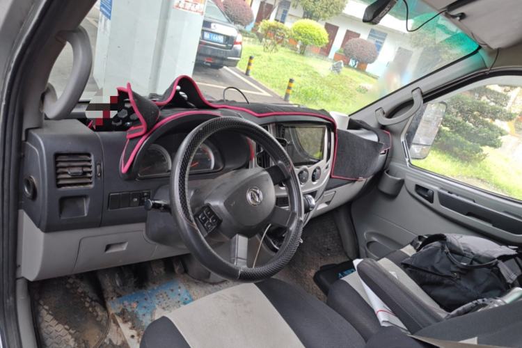 Used Dongfeng Yufeng 2018 2.3T Logistics Vehicle A100 Luxury Edition Short Wheelbase Mid-Roof Design 5–9 Seater
