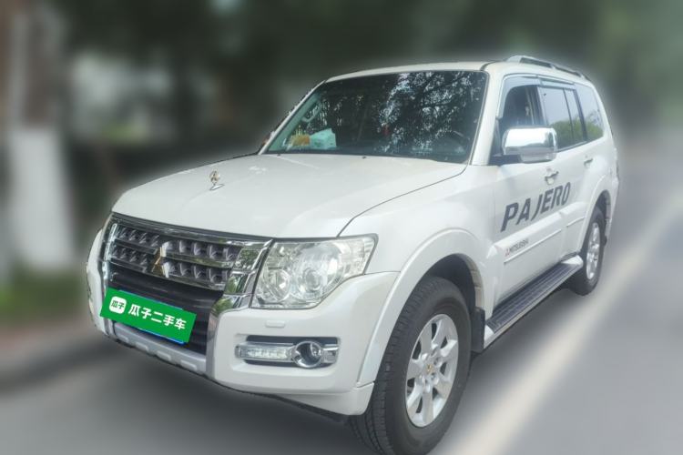 Used Mitsubishi Pajero Pajero V93 3.0 V6 Middle East specification