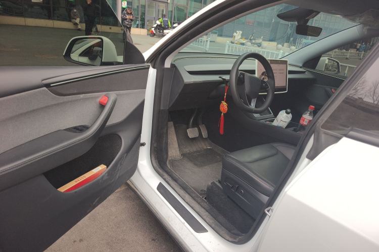 Used Tesla Model Y 2025 Rear-Wheel-Drive Version
