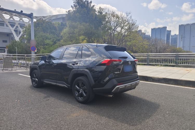 Used Toyota RAV4 2022 2.0L CVT 4x4 Fashion Edition
