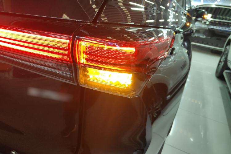 Used Toyota Highlander 2024 2.5L Smart e-Power Dual-Motor All-Wheel-Drive Elite Version – 7 Seats Right Rear Taillight