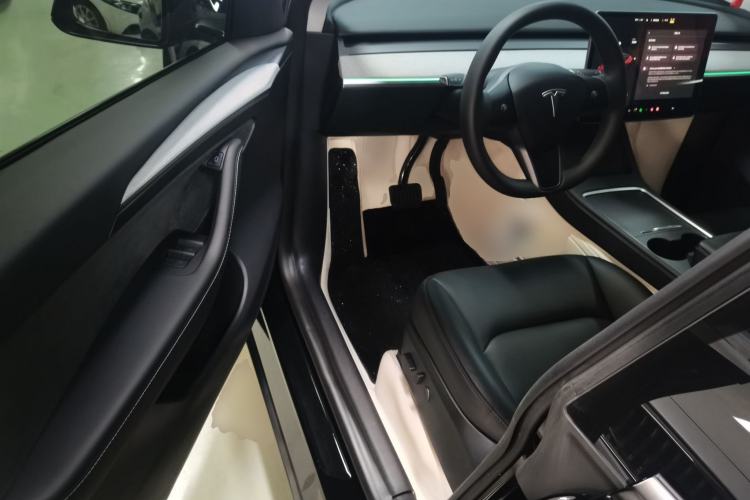 Used Tesla Model Y 2023 Long-Range All-Wheel-Drive Version