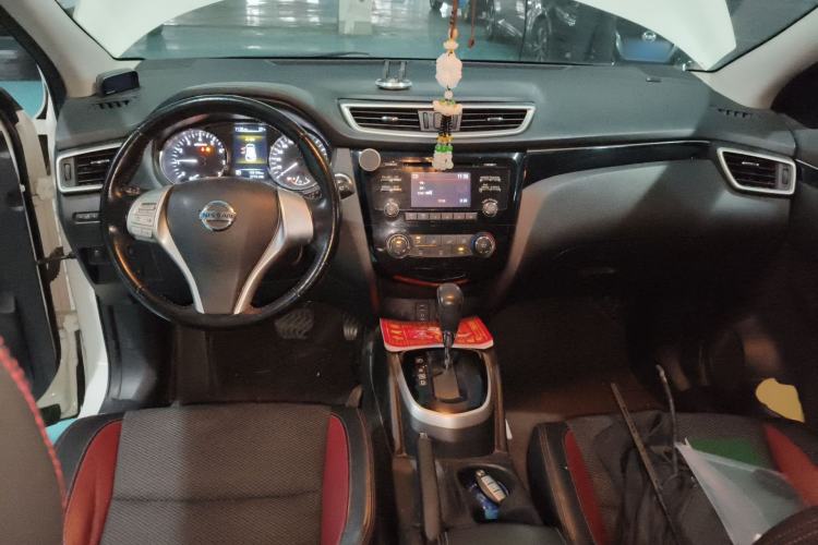 Used Nissan Qashqai 2016 2.0L CVT Luxury Edition Center Console