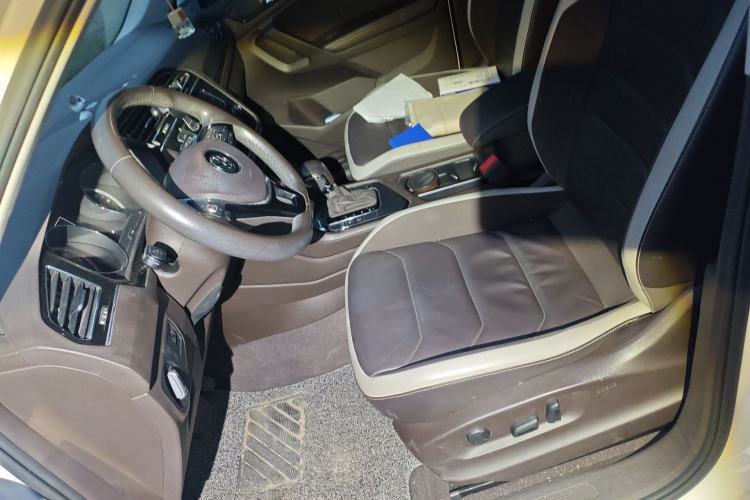 Used Volkswagen Tiguan L 2017 330TSI Automatic Two-Wheel Drive Comfort Edition Left Front Seat