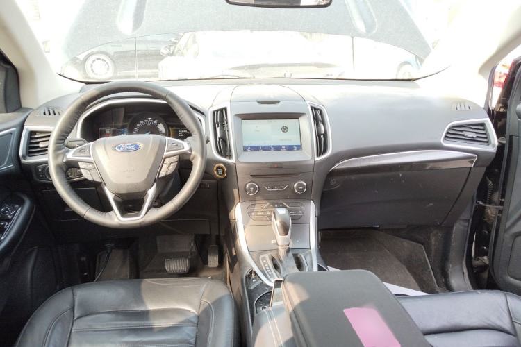 Used Ford Edge 2016 EcoBoost 245 Two-Wheel-Drive Titanium 7-Seater Center Console