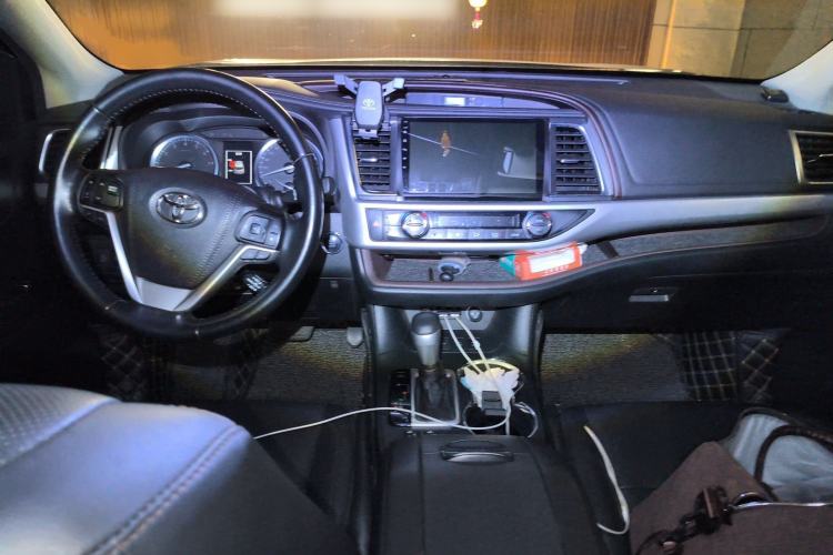 Used Toyota Highlander 2018 2.0T Four-Wheel Drive Luxury Edition 7 Seats China V Emission Standard
