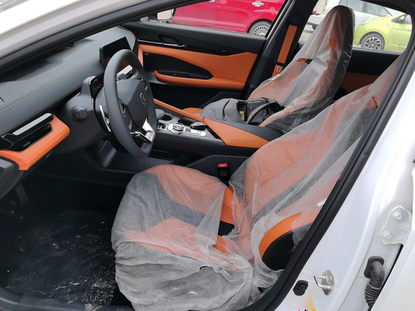 المقاعد الأمامية داخل السيارة