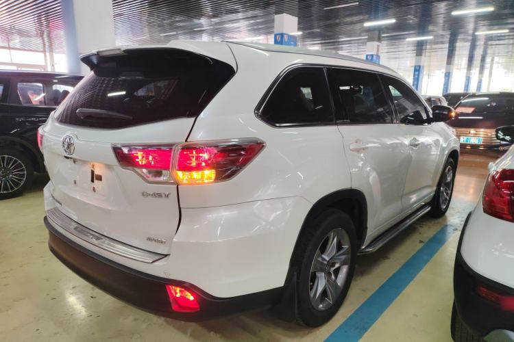 Used Toyota Highlander 2017 2.0T Two-Wheel Drive Luxury Edition 7 Seats Rear Right 45 Deg