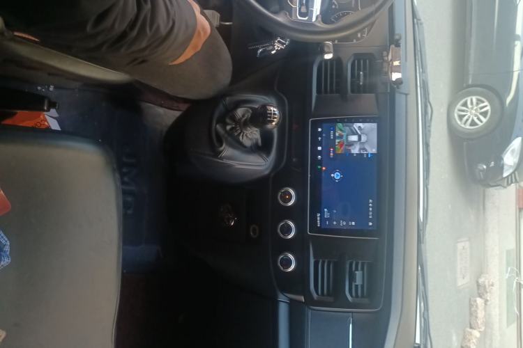 Used JMC Fushun 2023 2.0T Manual Short-Wheelbase Low-Roof Commercial Multi-Purpose Passenger Vehicle 6 Seats with Dual-Opening Tailgate
