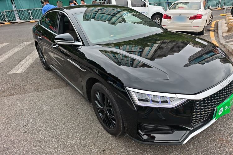 Used BYD e9 2025 Model 506 Luxury Version Exterior 1