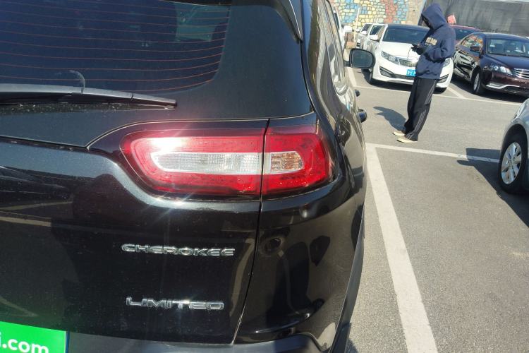 Used Jeep Cherokee 2017 2.0L Superior Edition Right Rear Taillight