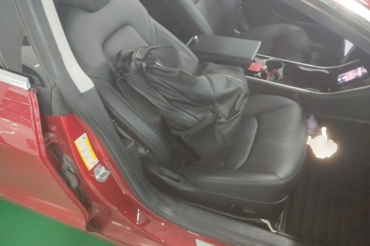 Used Tesla Model 3 2019 Long-Range Rear-Wheel-Drive Version Right Front Seat