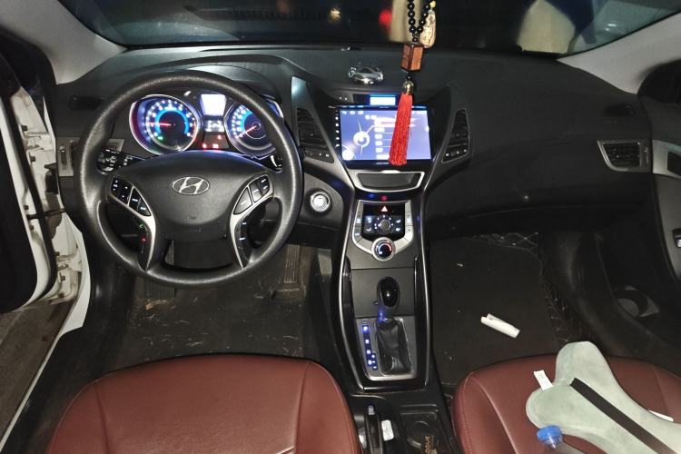 Used Hyundai Elantra (5th Generation / Langdong) 2013 1.6L Automatic Leading Model Center Console