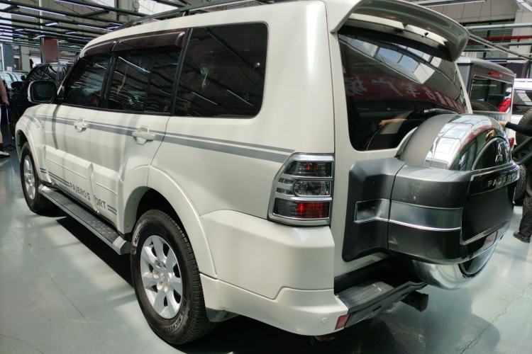 Used Mitsubishi Pajero 2018 3.0L Automatic Standard Edition Rear Left 45 Deg