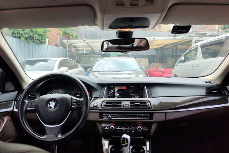 Used BMW 5 Series 2017 525Li Luxury Design Package Center Console