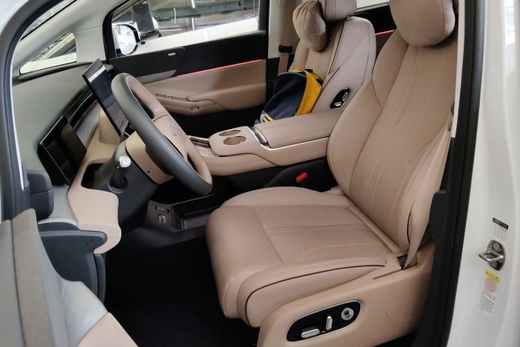 Used XPeng X9 2025 740 Ultra-Long Range Max
