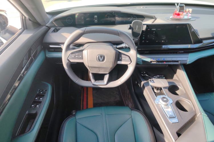 Used CHANGAN UNI-V iDD 2024 Blue Whale Smart Electric iDD 136km ZhiKu Model
