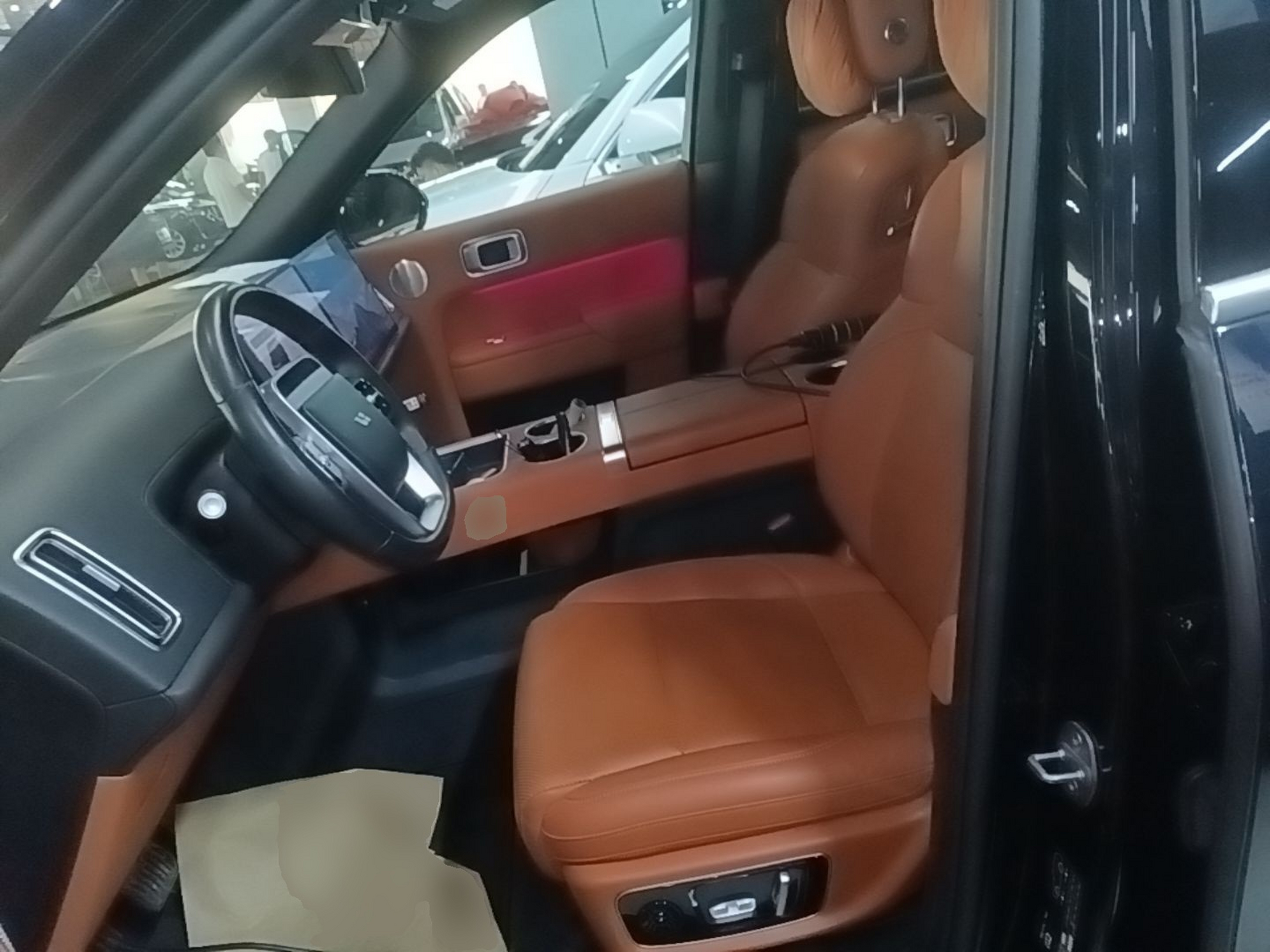المقاعد الأمامية داخل السيارة