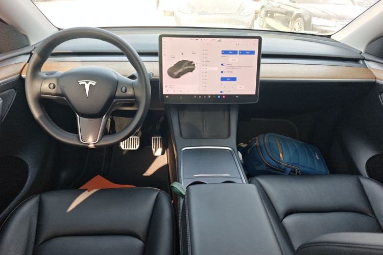 Used Tesla Model Y 2021 Long-Range All-Wheel-Drive Version Center Console